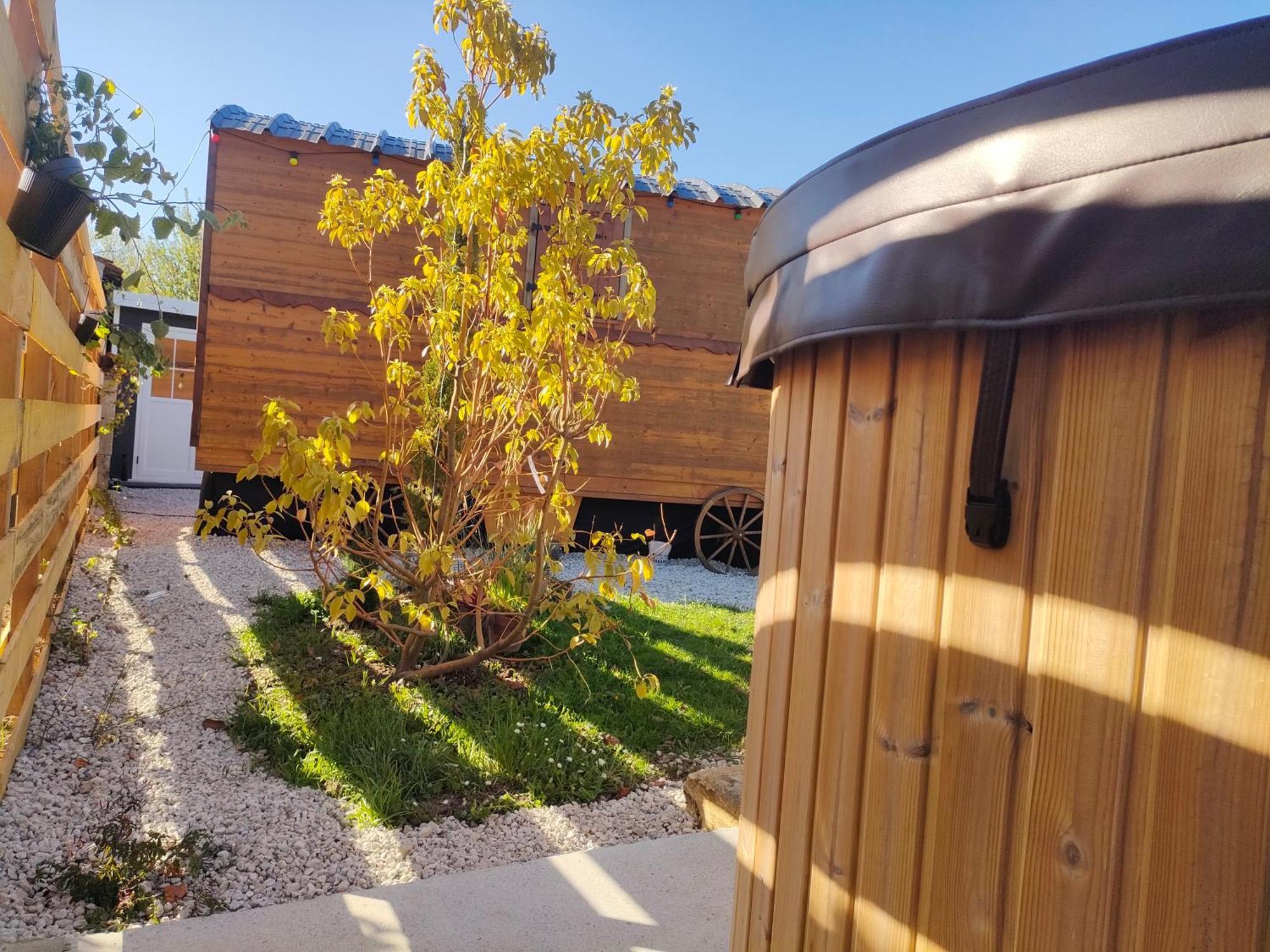 La Roulotte D'Elfes Hotel Thénac Kültér fotó